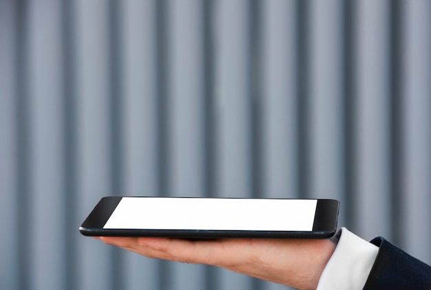 Free photo close-up businessman holding tablet in hand