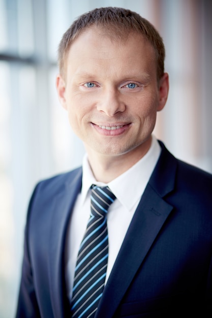 Free photo close-up of businessman with tie