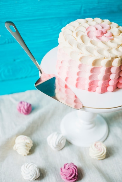 Free photo close-up of a cake with serving spoon