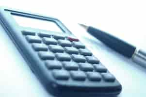 Free photo close-up of calculator next to a pen