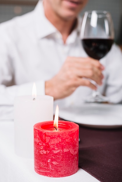 Free photo close-up of candle during romantic dinner