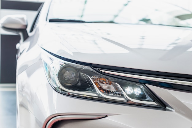 Free photo close up of car in dealership