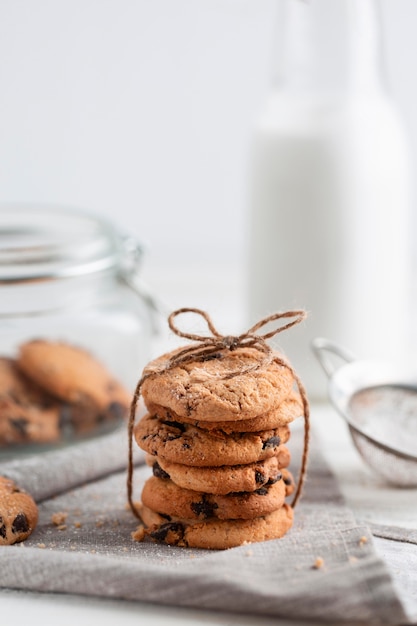 Free photo close-up chocolate cookies