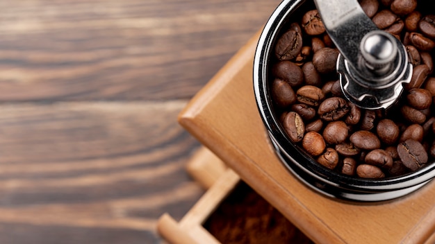 Free photo close-up of coffee concept on wooden table