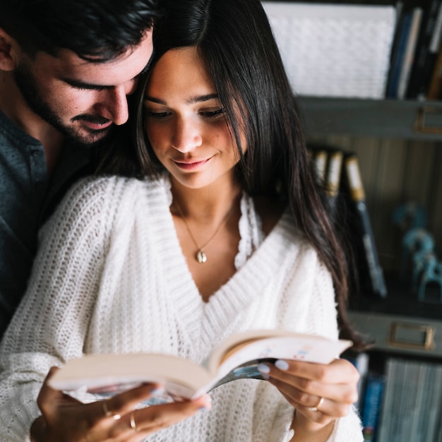 Free photo close-up of couple reading book