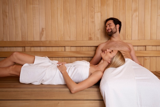 Free photo close up on couple relaxing in the sauna