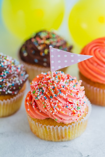 Free photo close-up of cupcake with decorative flag