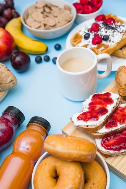 Free photo close-up of delicious fresh breakfast