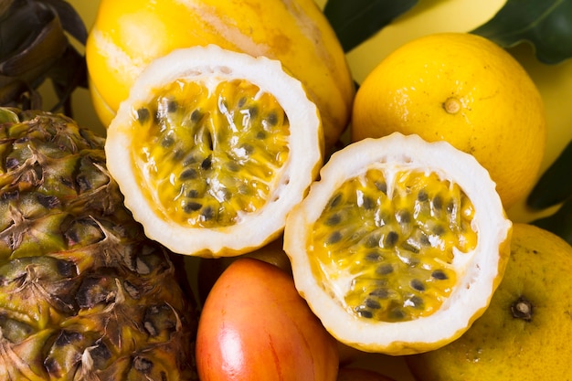 Free photo close-up delicious guava fruit ready to be served