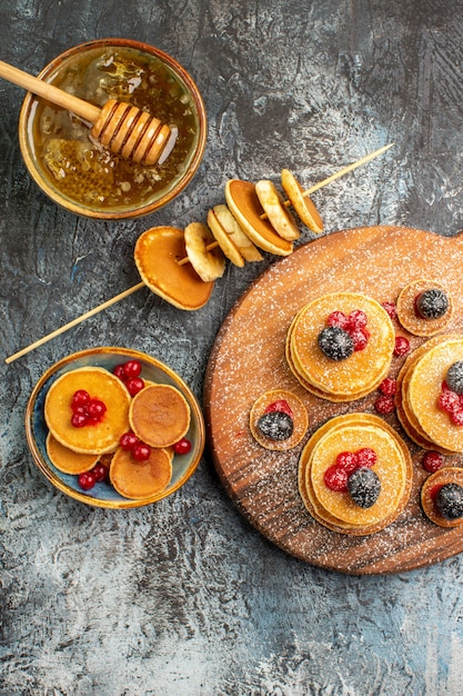 Free photo close up on delicious pancakes pile