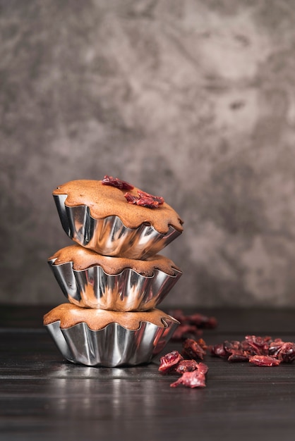 Free photo close-up delicious pile of muffins