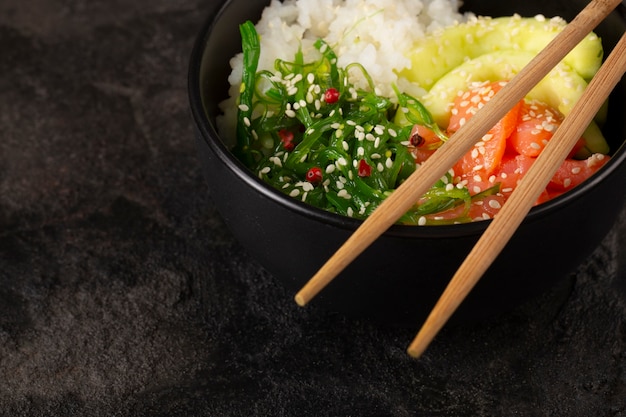 Free photo close up on delicious seaweed dish