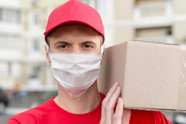 Close-up delivery man with mask