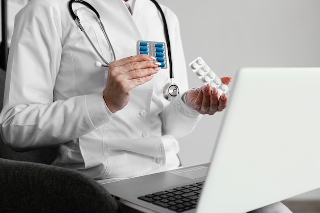 Free Photo close-up doctor holding pills