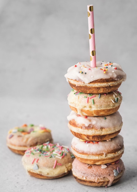 Free photo close-up donuts with frosting