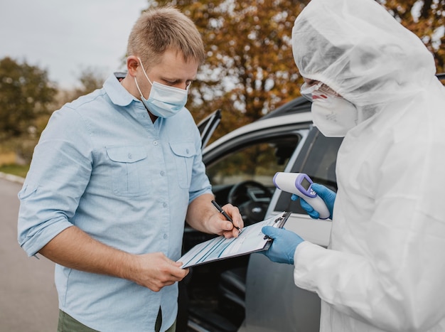 Free photo close-up drive in coronavirus test