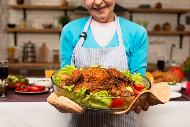 Free photo close-up elderly woman holding the turkey