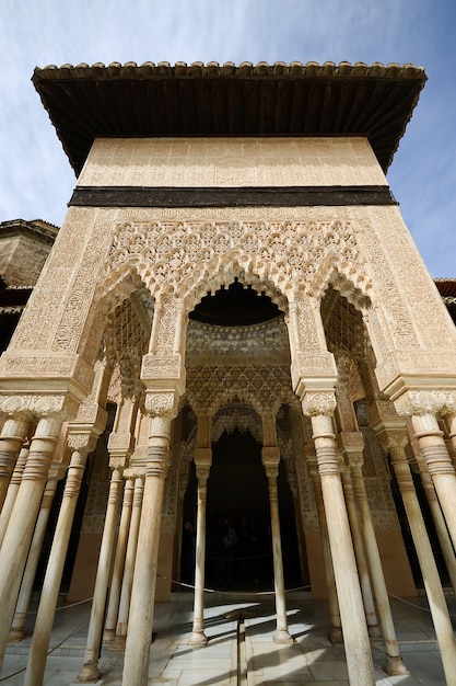 Close-up of the entrance of the courtyard of the lions