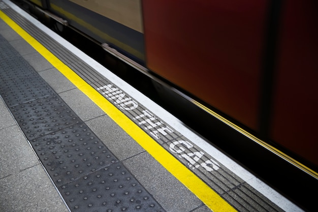 Free Photo close up  escalators with message