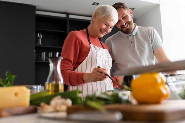 Free photo close up on family enjoying food together