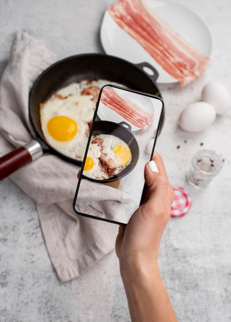 Free photo close up on food lover taking pictures of meal