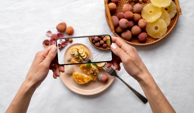 Free photo close up on food lover taking pictures of meal