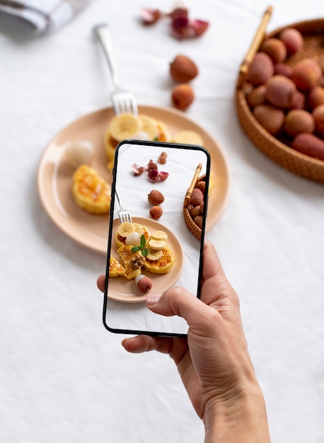 Free photo close up on food lover taking pictures of meal