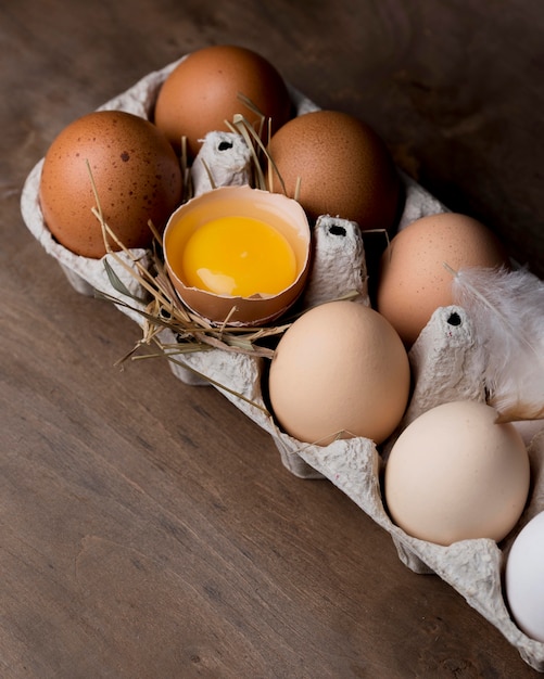 Free photo close-up fresh chicken eggs