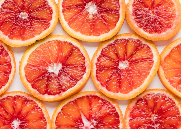 Free photo close-up fresh grapefruit slices