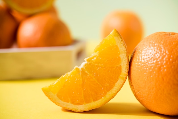 Free photo close-up fresh oranges on the table