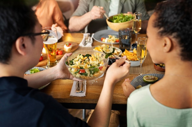 Free photo close up  friends eating together