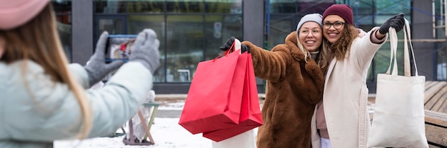 Close-up friends with shopping bags