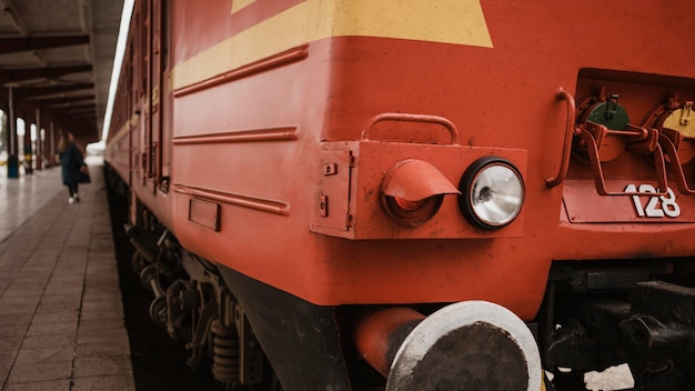 Free photo close-up front of a train on a railway station