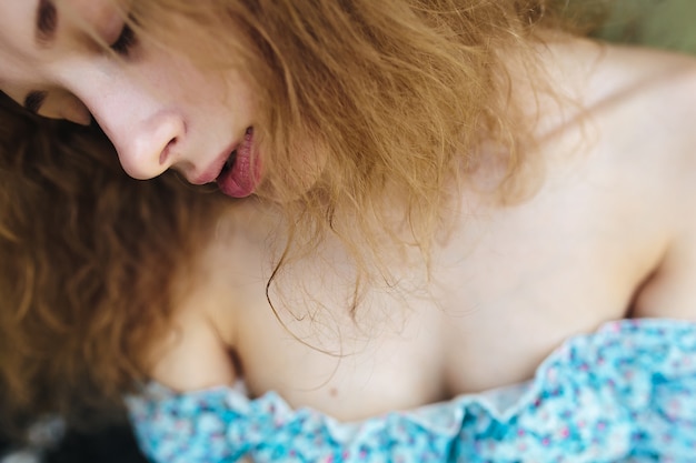 Free photo close-up of girl resting