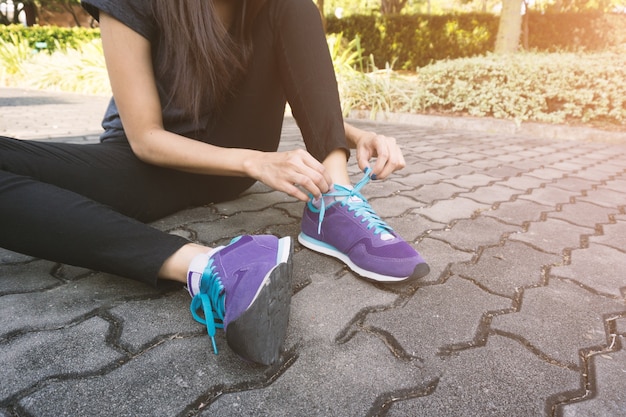 Free photo close-up of girl tying laces