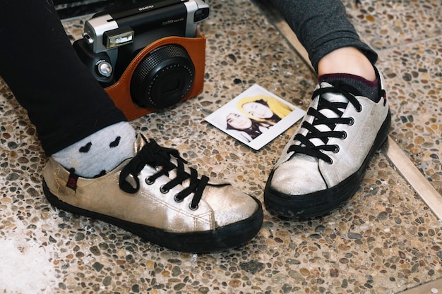 Free photo close up of girl with shoes