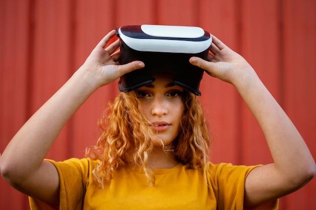 Free photo close-up girl with vr glasses