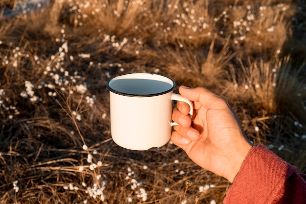 Free Photo close-up hand holding cup