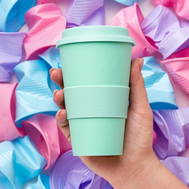 Free photo close-up hand holding reusable cup