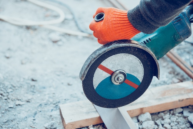 Free photo close up of hand of repairman, professional builder working indoors, repairing