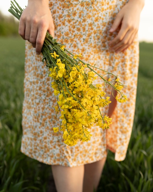 Free Photo close up hands holding flowers