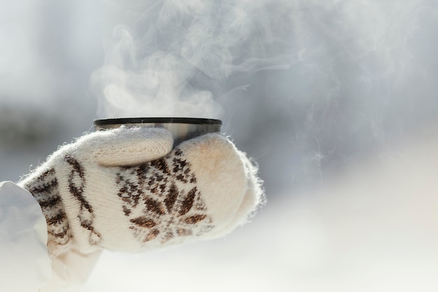 Free photo close up hands holding hot beverage