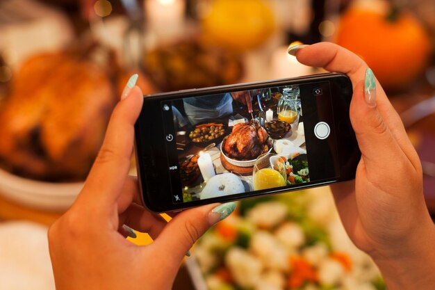 Free photo close-up hands holding smartphone