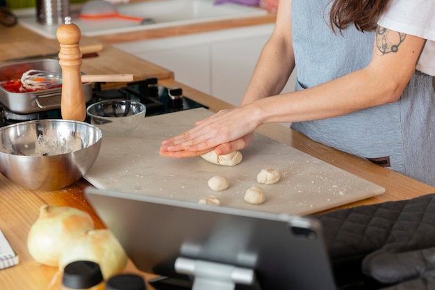 Free photo close up hands preparing dough