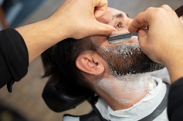 Free photo close up hands using shaving blade