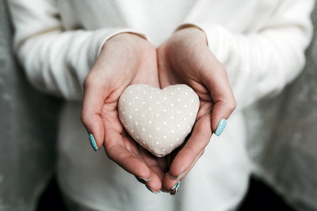 Free photo close-up of hands with a heart