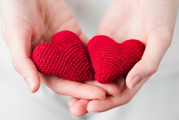 Free photo close-up hands with hearts