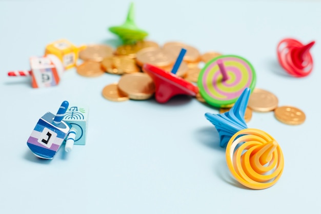 Free photo close-up hanukkah collection of dreidel