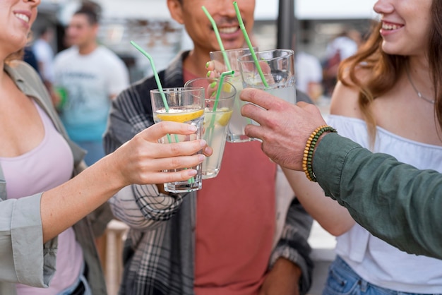 Free photo close-up happy friends toasting