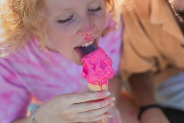 Free photo close-up happy girl with ice cream